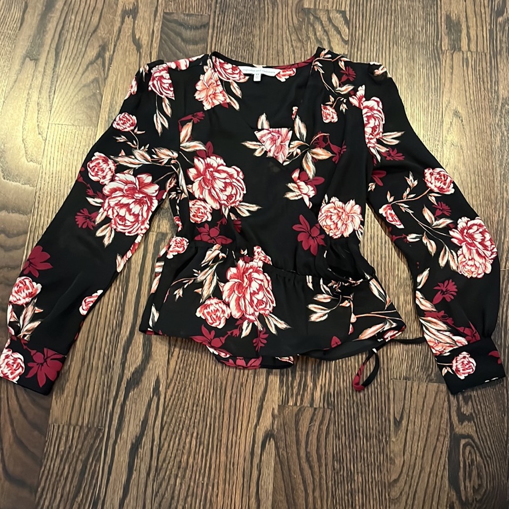 Cupcakes and Cashmere Long Sleeve Wrap Waist Black and Burgundy Blouse Top SZ XS